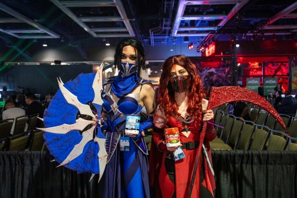 mortal kombat kitana and skarlet cosplays at pax west 2019